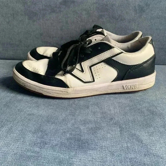 Unisex Black & White Vans Lowland Comfycush Leather Flying V Logo Low Top Shoes - Picture 3 of 10